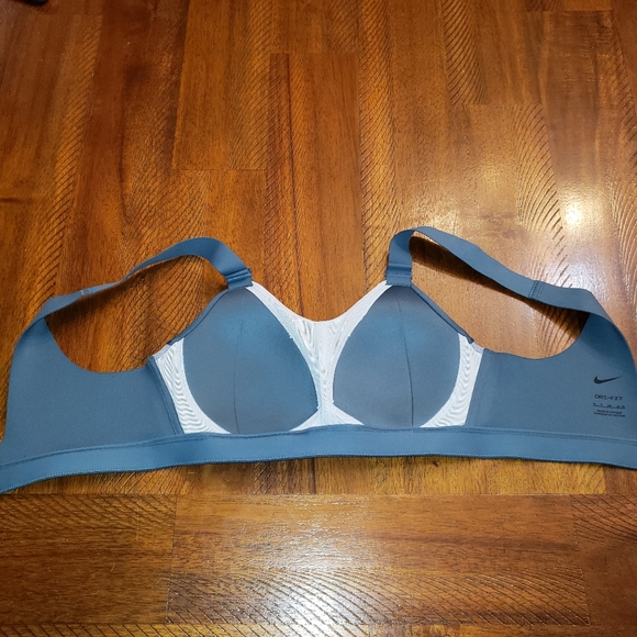 Nike Sports Bra - Picture 6 of 8